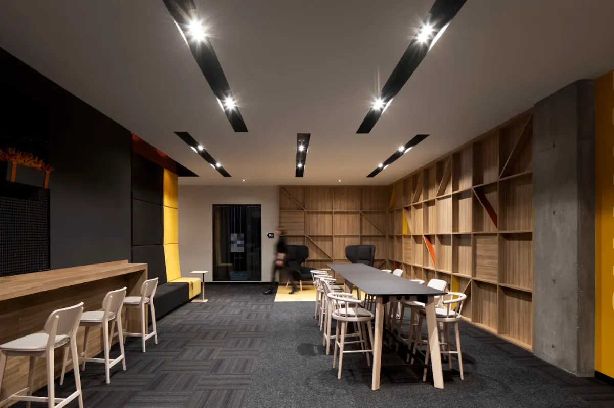 Alt Hotel Saskatoon: Guest Floors & Lounge in Saskatoon - Image 2